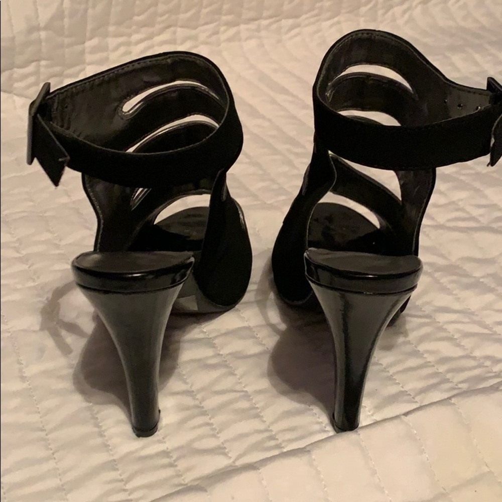 Black open toe heel 6”. - Picture 5 of 5